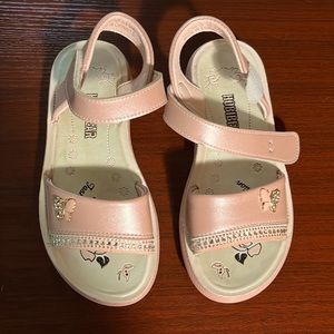 Little girls pink Velcro strap dress sandel. By Hobbiebear, size 35/3 US.